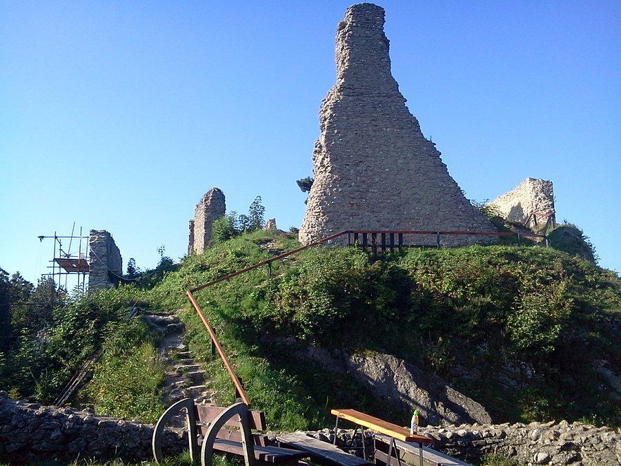 Stąd prowadził most na zamek górny
