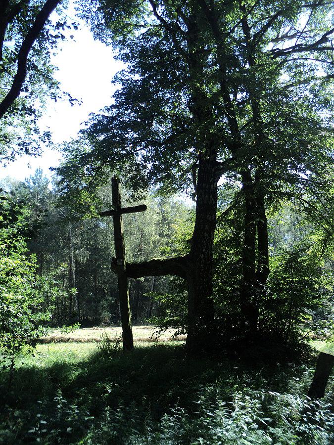 Krzyż przy drodze