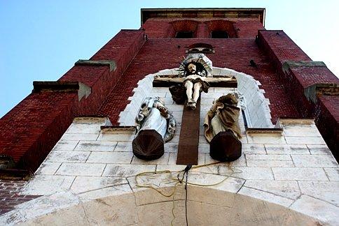 Pan Jezus naturalnych wymiarów? - widać ten krzyż z bardzo daleka