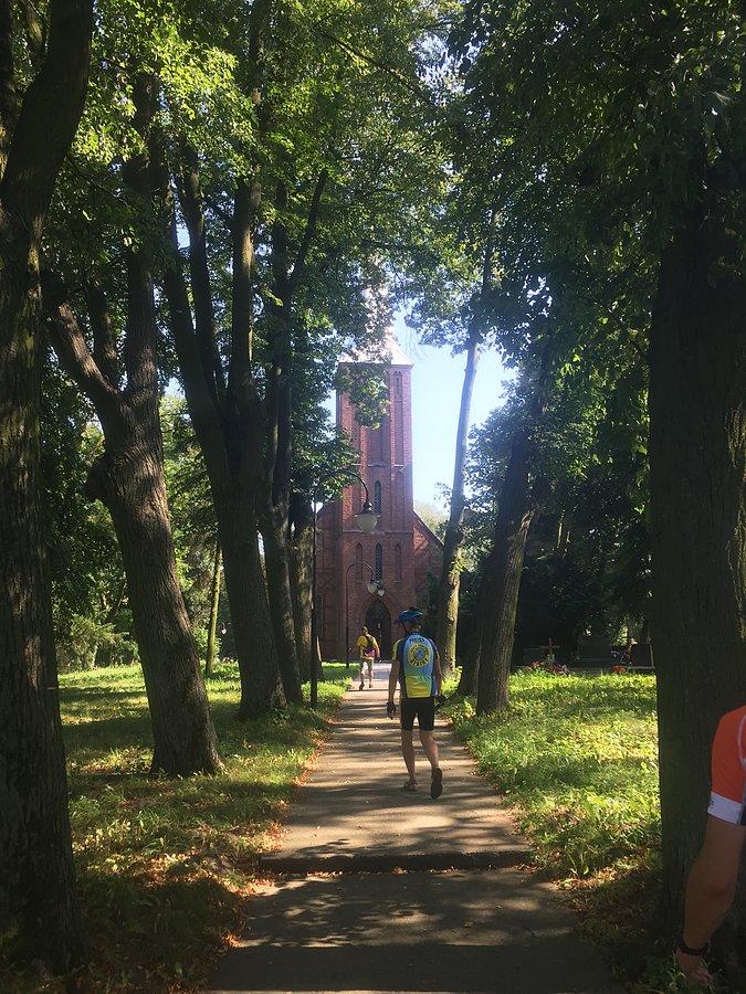 Stary cmentarz na trasie