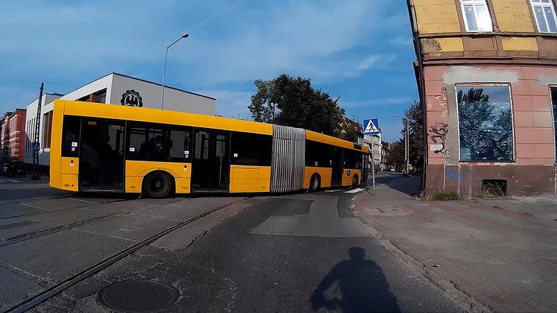 Szóstka z Katowic właśnie wjeżdża