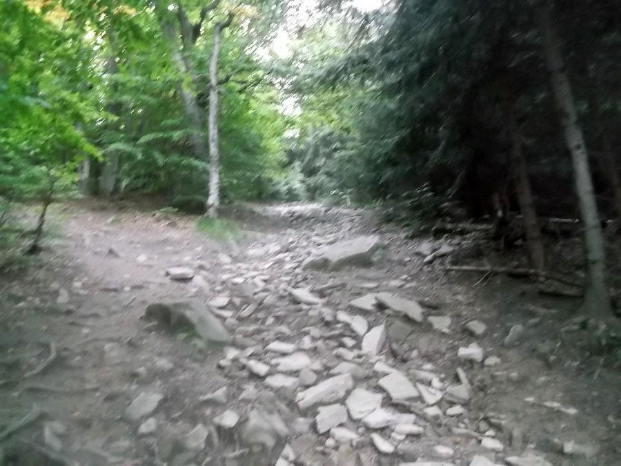 Jest bardzo stromo a kamienie luźne