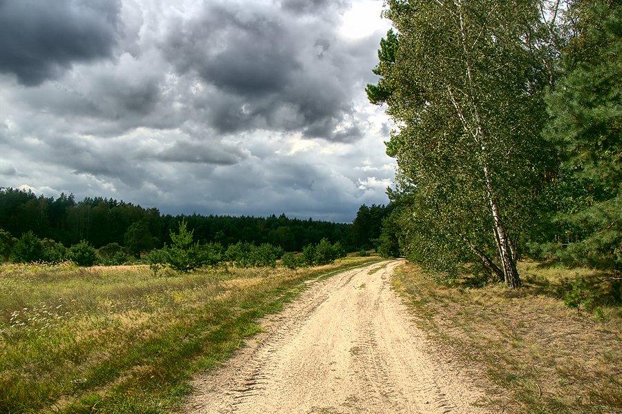 Chmury czarniejsze ale jeszcze słońce widać