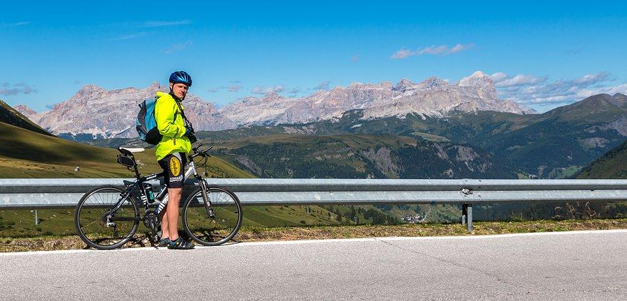 Funfell z Dolomitami w tle