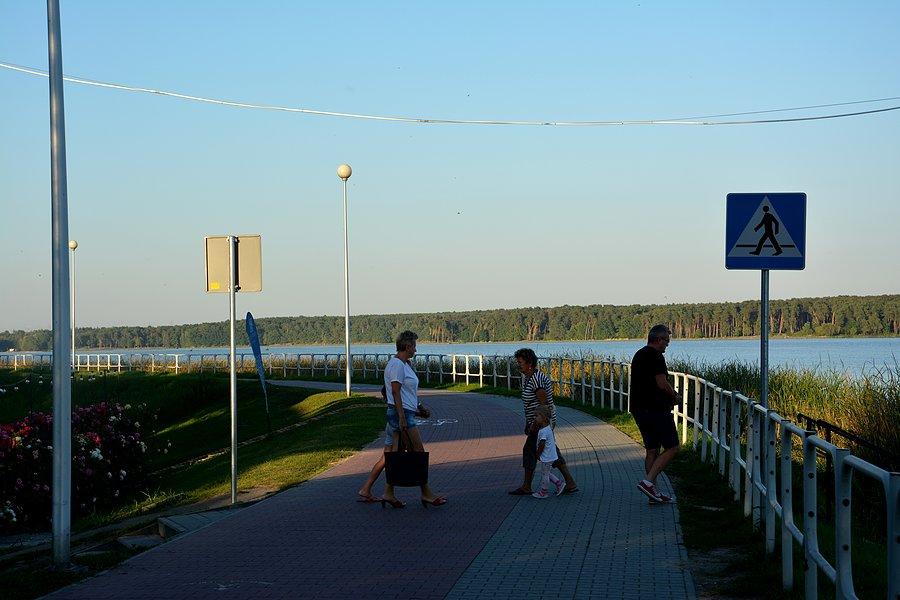 Nowe przejście dla pieszych przez DDR nad Zalewem Zemborzyckim