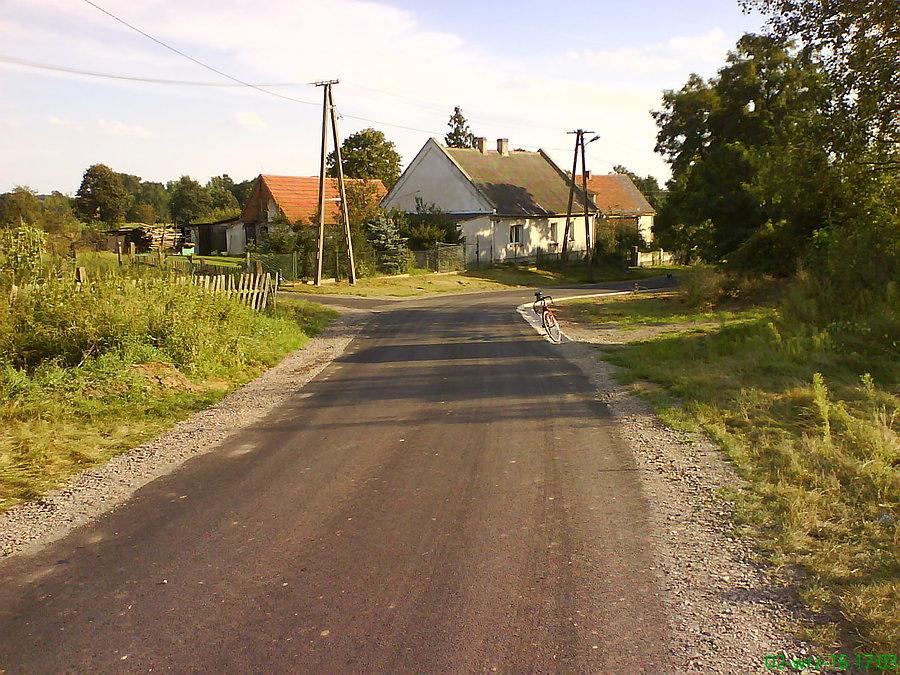 Wrzesiny, kolejna dobra zmiana - tu był wąziutki dukcik z perfidnych kocich łbów