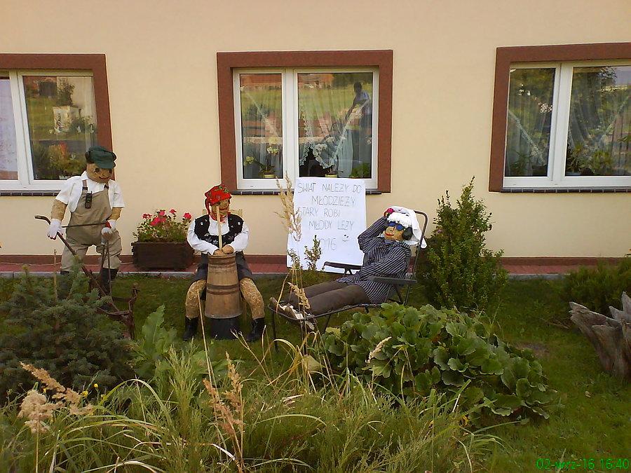 "Świat należy do młodzież, stary robi, młody leży"