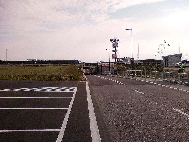 Tunel pod DK1 w centrum handlowym Ptak