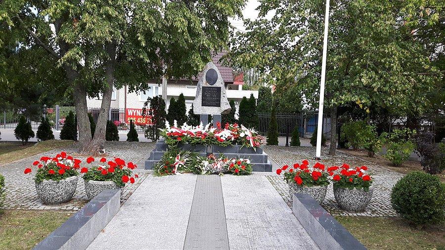 Pomnik gen. Mikołaja Bołtucia w Łomiankach