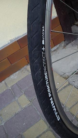 Zgodnie z ostatnio widzianymi reklamami "Wymień stare na nowe" mój wybór to opona w rozmiarze 25x700 B'Twin Puncture Protect