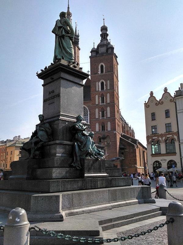 Zza pomnika