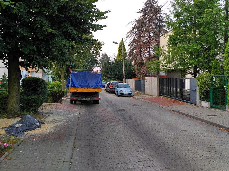Jedynie gorole parkują po lewej