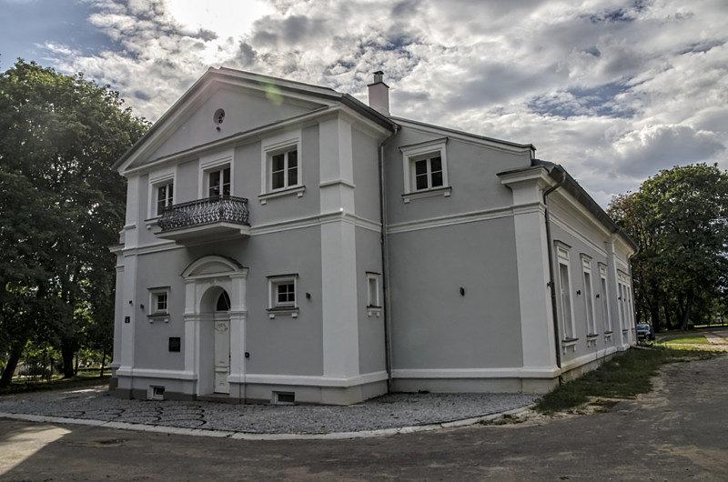 Zabudowania na terenie stadniny ogierów w Bogusławicach