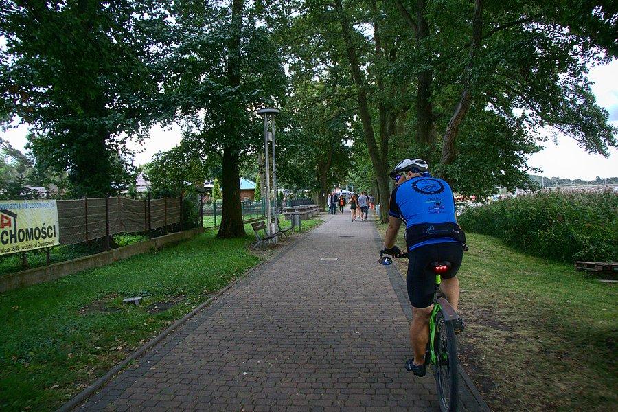 Na promenadzie jeszcze sporo spacerowiczów