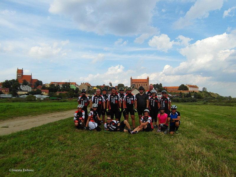 Zdjęcie zbiorowe w panoramą Gniewa
