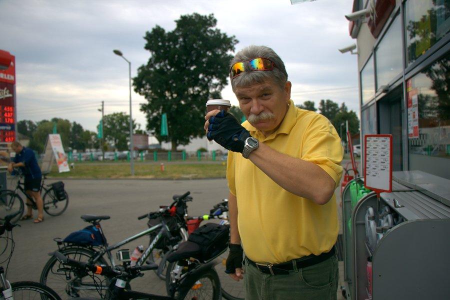 Mirek z małą czarną na Orlenie w Morzyczynie