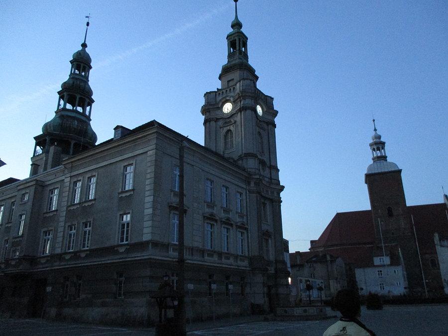 Na Rynku w Szprotawie (godz. 5:50)