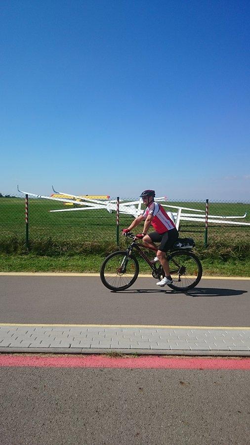 Scieżka rowerowa w okół lotniska Bielsko-Biała