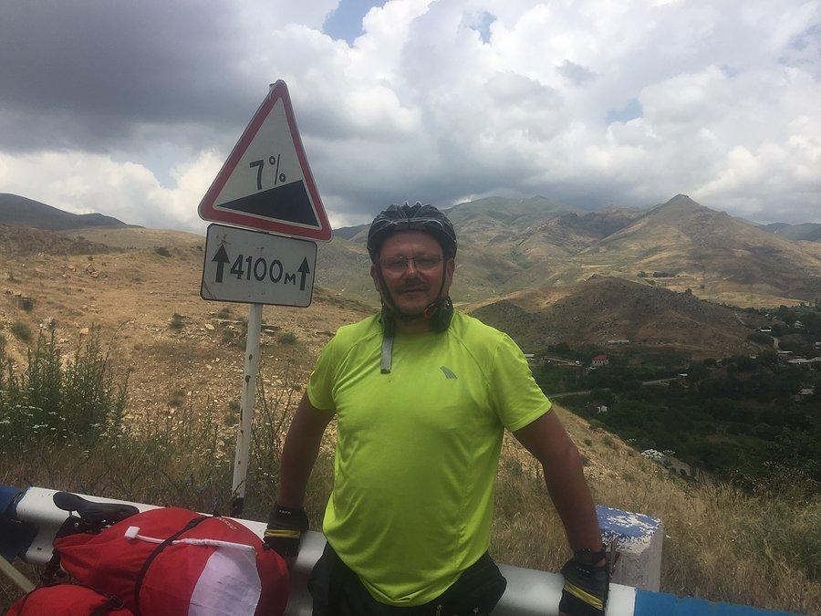 Co za tym wzniesieniem jasne kolejny podjazd