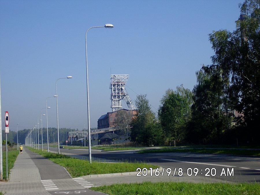 Szyb dawnej Kopalni Powstańców Śląskich pomiędzy Bytomiem Północnym a Stroszkiem