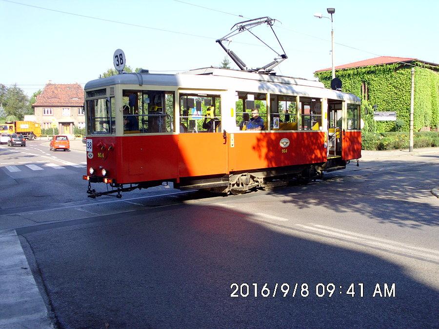 Na najkrótszej na Śląsku linii tramwajowej nr 38 w Bytomiu dalej kursuje tramwaj typu N