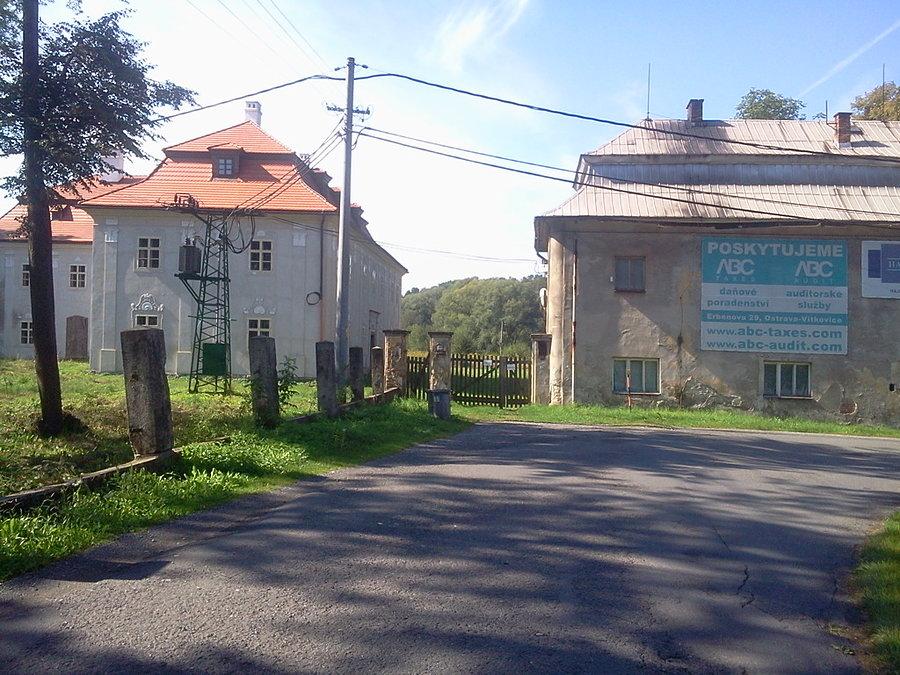 Pałac w Ropicy