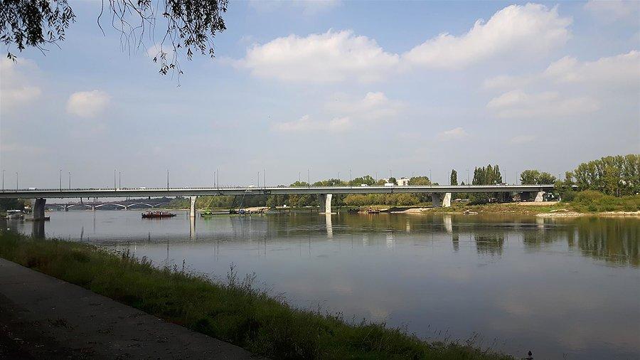 Most Łazienkowski - prace przy doklejeniu ddr trwają nadal
