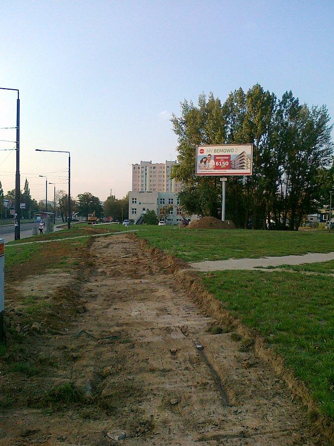Na Powstańców Śląskich buduja brakujący odcinek ddr od Górczewskiej do Szczotkarskiej