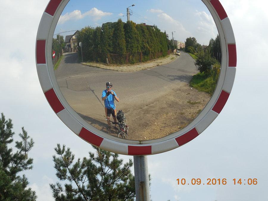 W zwierciadle