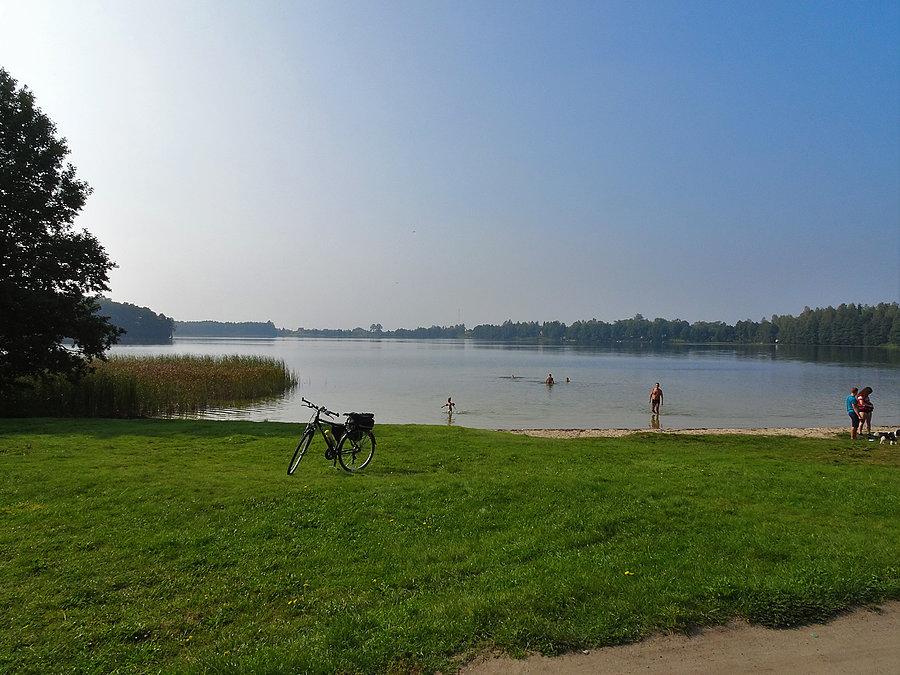 III Festiwal Żurawiny w Dobrogoszczy na Kaszubach. Jezioro Dobrogoszcz