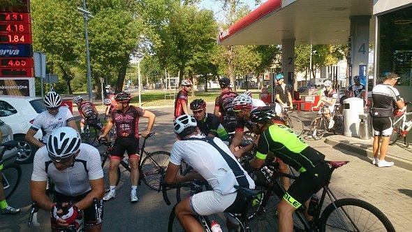 Grupa bikerów