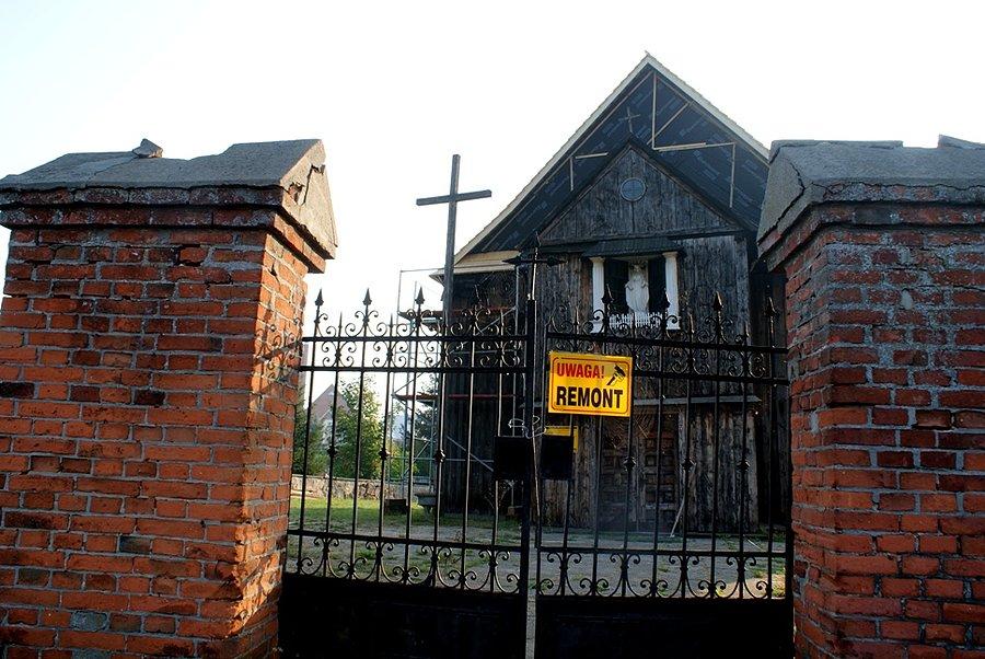 Drewniany kościółek w Czerniewicach