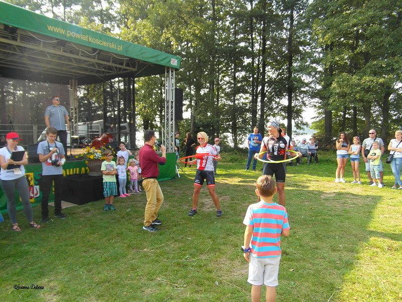 Festiwal Żurawiny - Dobrogoszcz 2016 - zawody w kręceniu hula-hop