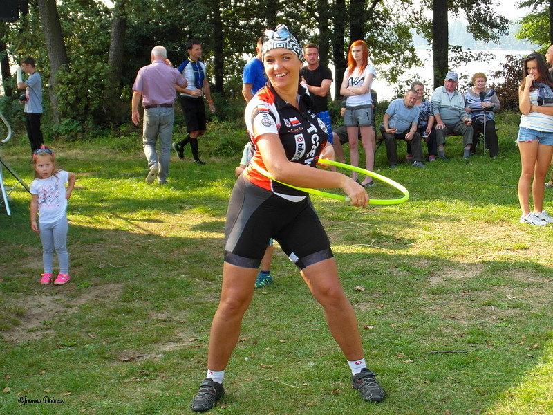 Festiwal Żurawiny - Dobrogoszcz 2016 - zawody w kręceniu hula-hop
