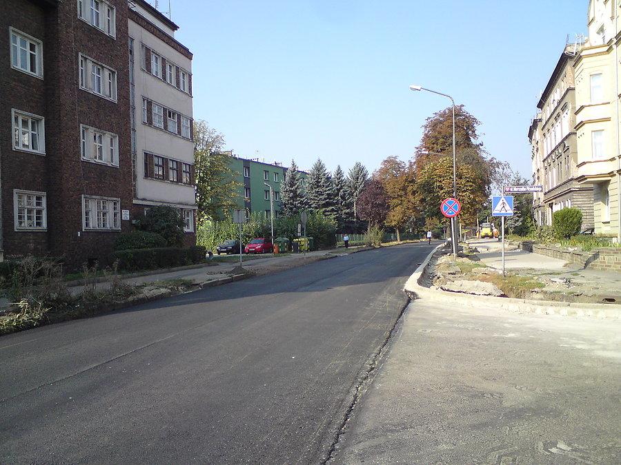 Nowy asfalt na Wyszyńskiego w Brzegu