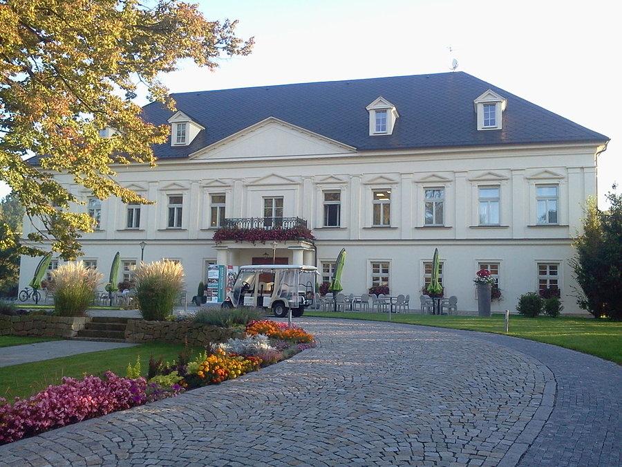 Pałacyk w Prstnej