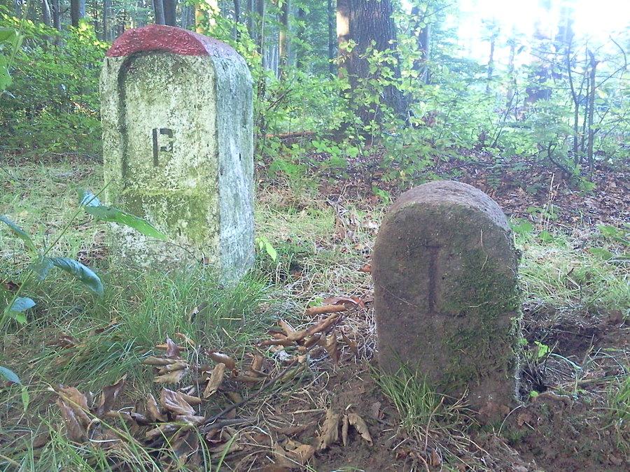 Słupek graniczny i słupek Larischa