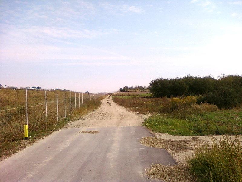 Koniec asfaltu przy drodze technicznej