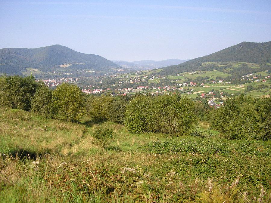 Widoczek na Mszanę. Po lewej Szczebel, po prawej Lubogoszcz