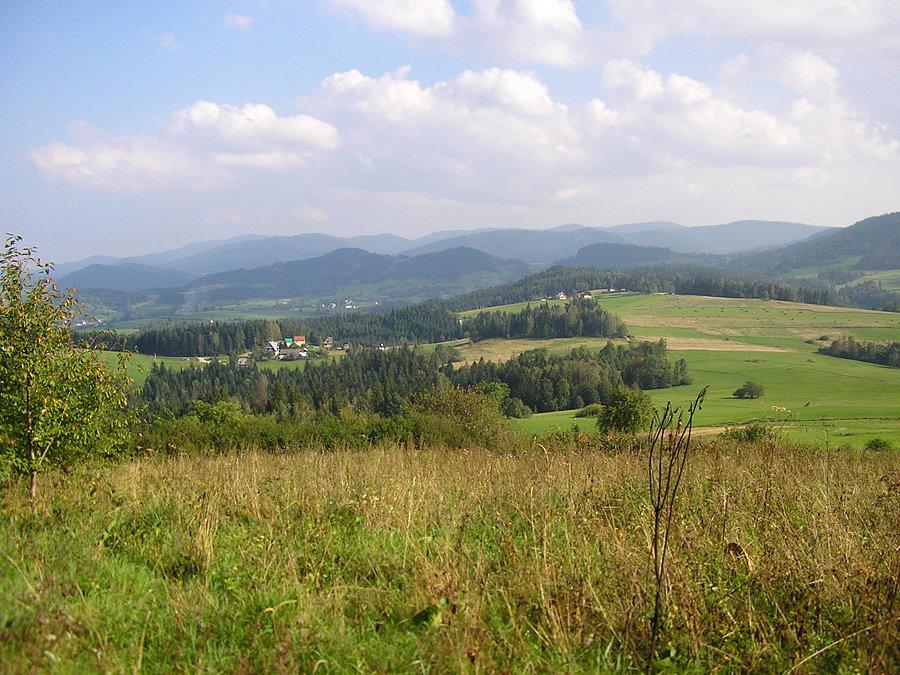 Widoczek na Gorce. Jedna z tych gór to Szumiąca