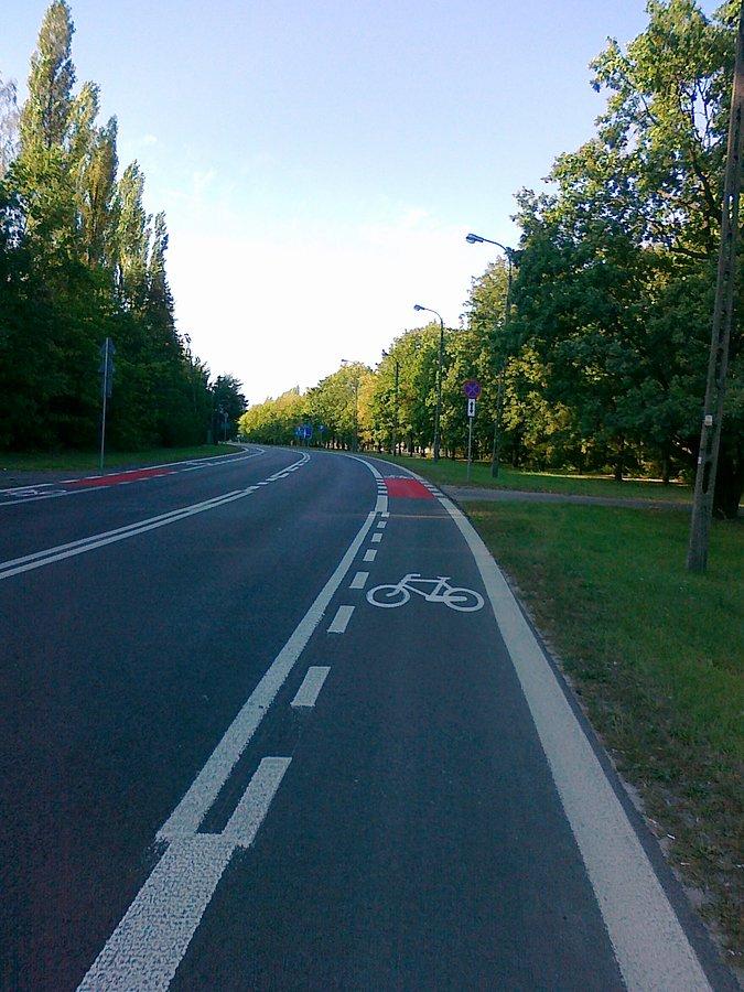 Ładne pasy dla rowerów na Wóycickiego