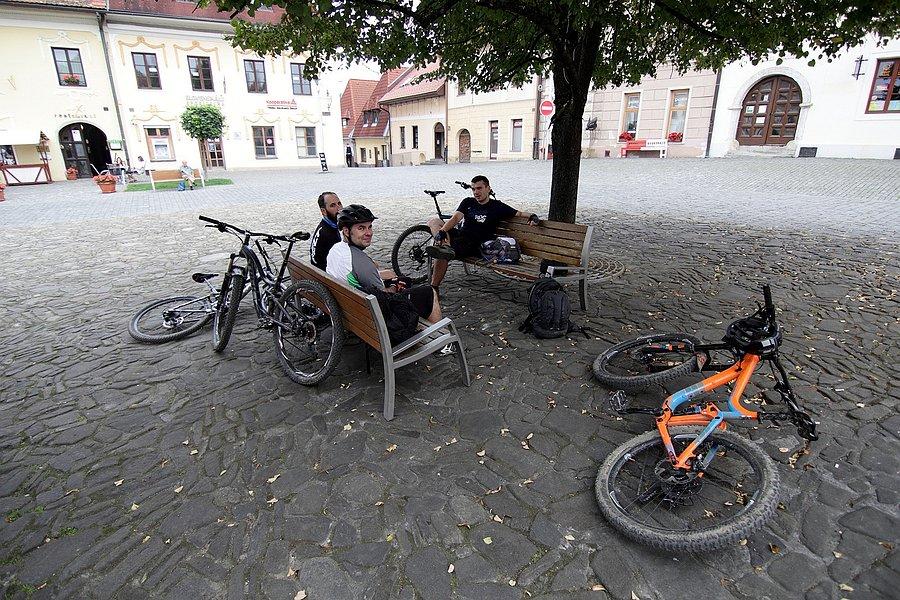 Ławeczka rowerowych kloszardów