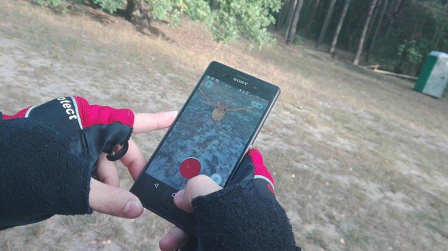 Łapanie Pokemonów gdzieś w lesie