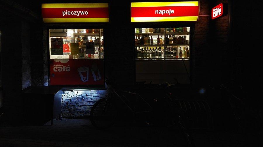 Jak ćmy do światła