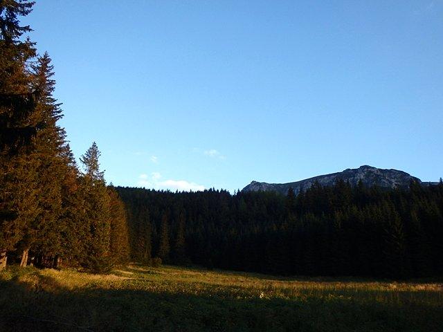 Piękno Doliny Małej Łąki w świetle zachodzącego słońca