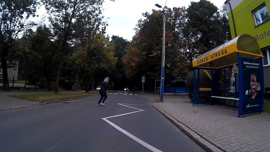 Pani postanowiła wpakować się pod koła, a to że rowerowe
