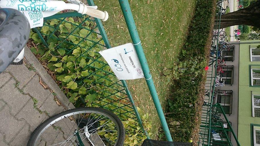 Parking rowerowy przy szkole
