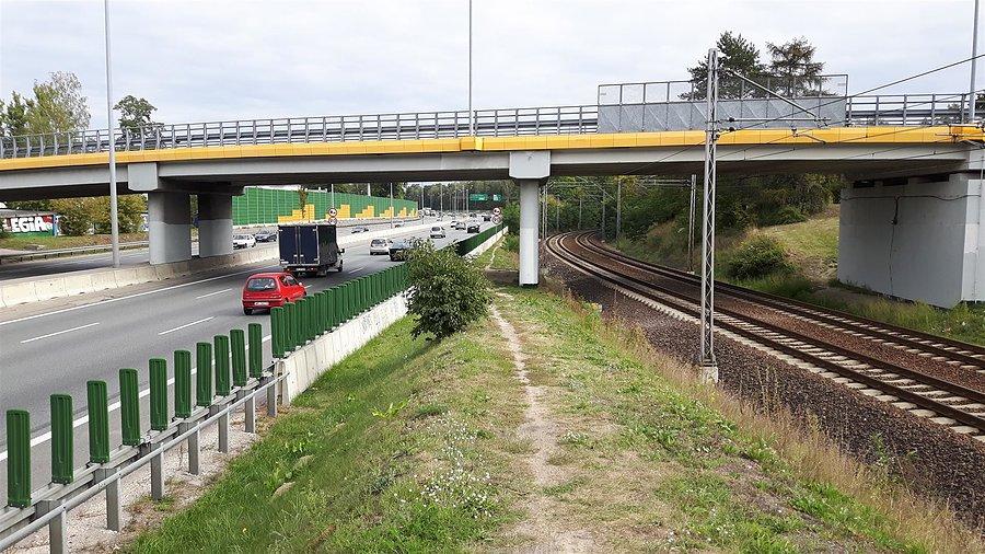 Prawdziwa ścieżka wzdłuż Al. Obrońców Grodna