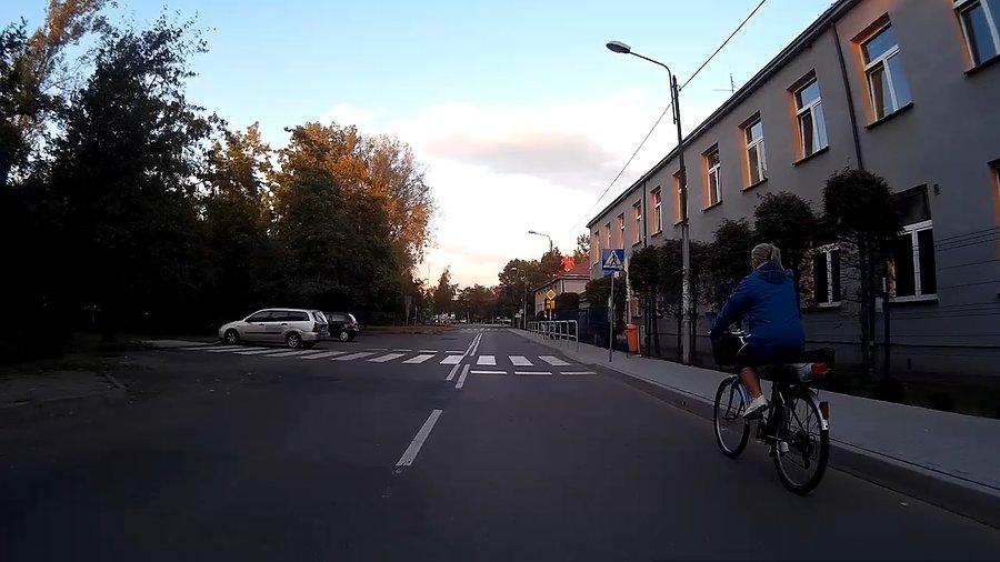 Rowerzystka w Piotrowicach