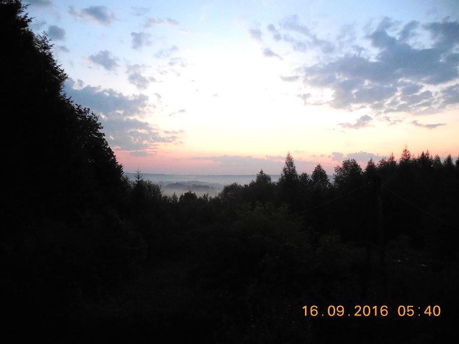 Nad Orzechówką wstaje świt